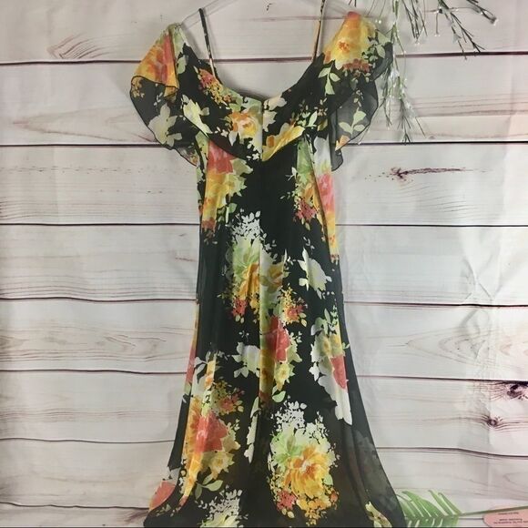 June & Hudson Off the Shoulder Floral Boho Dress - Picture 4 of 8